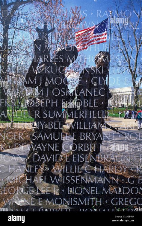 Usa Washington Dc National Mall Vietnam War Memorial And Statue Of