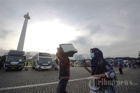 Ribuan Orang Antusias Ikuti Mudik Gratis Pemprov DKI Jakarta Foto 15