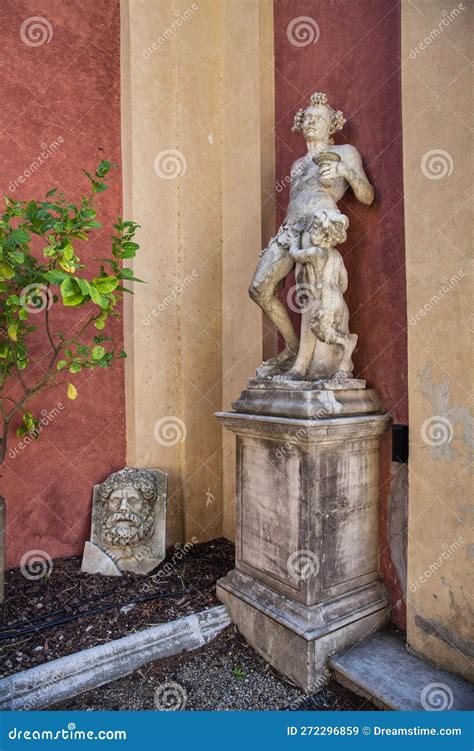 Classical Statues In The Garden Of Palazzo Reale In Genoa Italy Stock