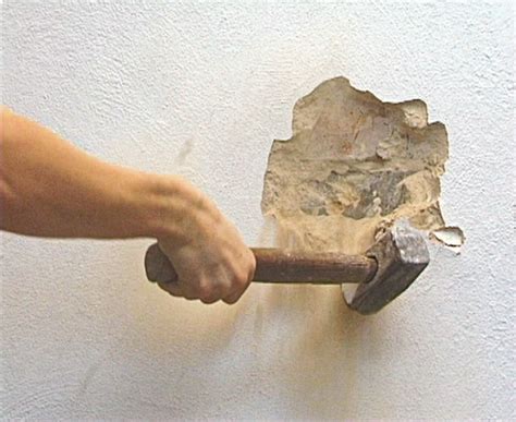 Hammering Out (an old argument) (1998) | Monica Bonvicini