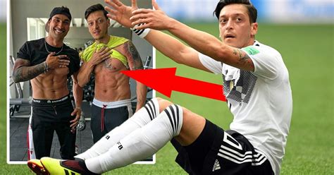 Ist er Grauer Wolf Skandal um Rechtsextrem Tattoo bei Mesut Özil