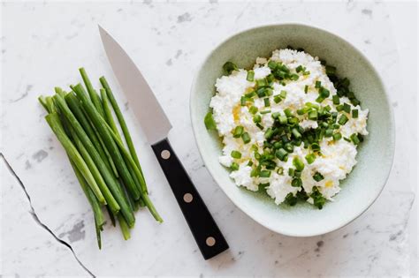 Chives vs Green Onions vs Scallions: What's the Difference? - Recipes.net