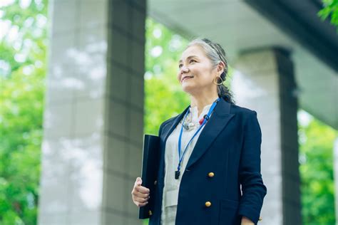 60歳から稼げる仕事15選！未経験でも高収入を狙える職種とおすすめ資格を紹介 コラム｜高齢者雇用支援の株式会社うぇるねす