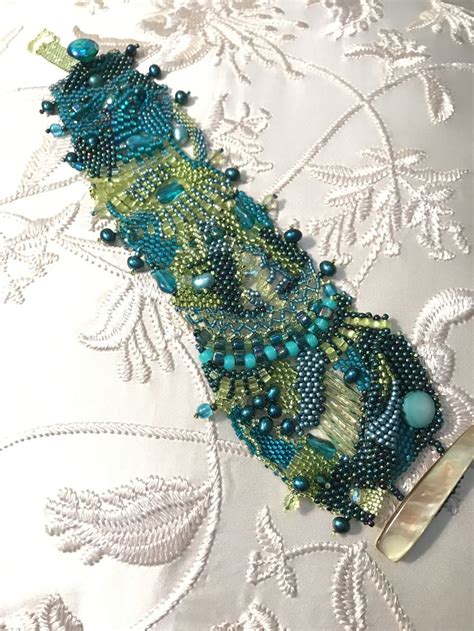 Pin By Aurea Troestch On Joyeria In 2024 Beaded Bracelet Patterns