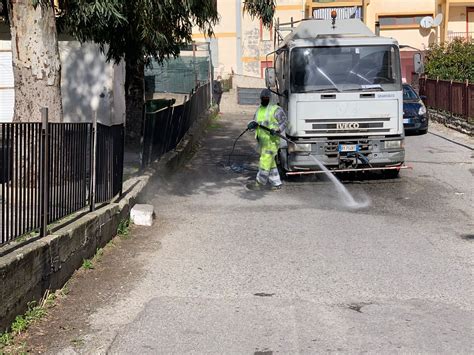 Comune Di Catanzarointervento Straordinario Pulizia Carrellati Rifiuti