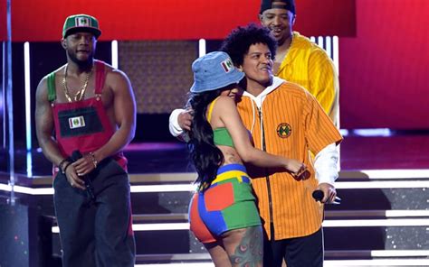 Bruno Mars & Cardi B Perform "Finesse" At 2018 Grammys - Furilia ...