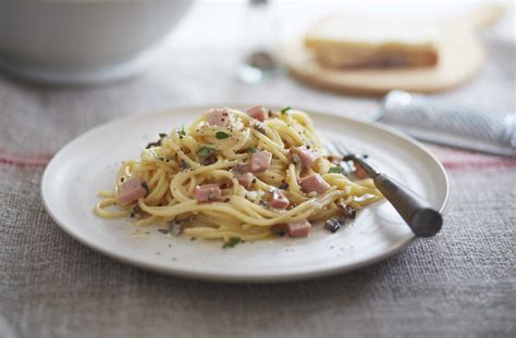 Pasta Carbonara With Peas And Ham