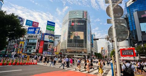 Fascinating Shibuya Crossing: Tokyo's Heartbeat