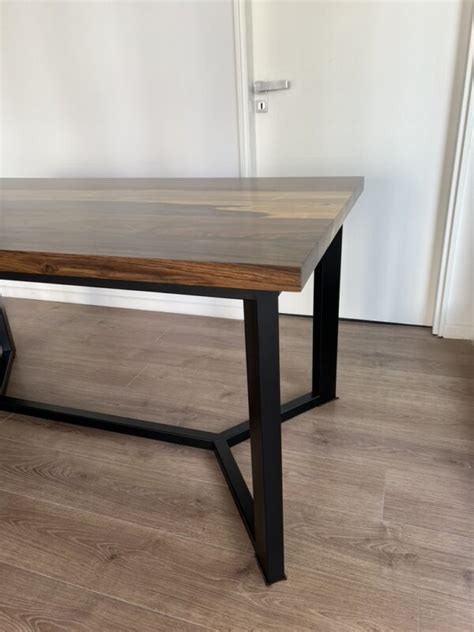 Mesa De Comedor Tirreno Madera Maciza Guayubira Y Hierro Disegnimobili