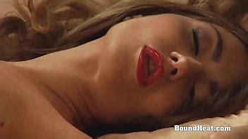 Schiava Lesbica Legata E Frustata Mentre La Signora Raggiunge L Orgasmo Xvideos