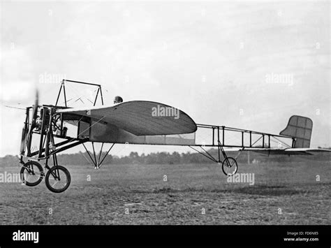 Bleriot xi of louis blériot Banque d images noir et blanc Alamy