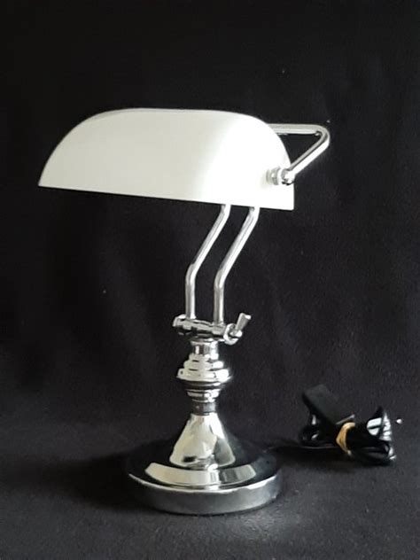 Un Elegante Scrivania Lampada Da Banchiere Lampada Da Catawiki