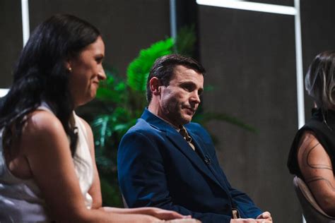 Parrequita e mana gémea É assim que José de Ex Periência chama a vagina de Sofia