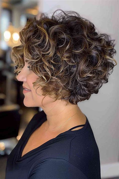 17 Stacked, Short Curly Bob Haircuts to Enhance Your Natural Curls