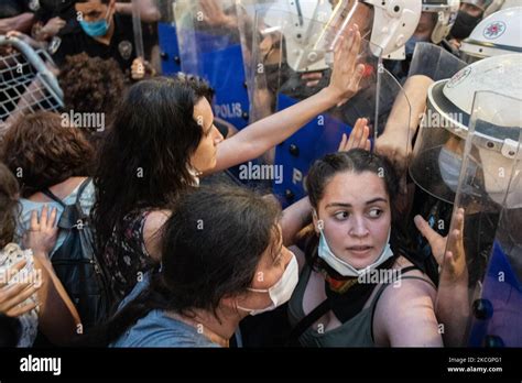 Women Demonstrators Clash With Turkish Police As They Protest Against