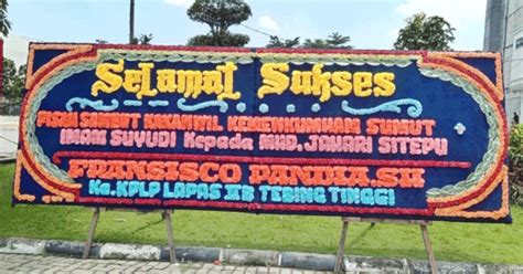 Papan Bunga Medan Selamat Sukses Sebagai Ungkapan Pencapaian