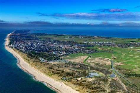 Westerland aus der Vogelperspektive Ortsansicht an der Meeres Küste in