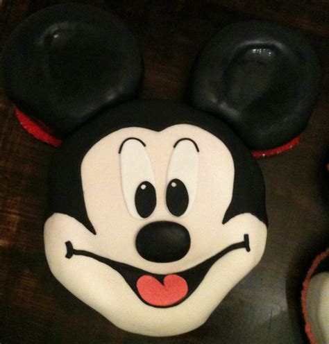 sugar: Mickey & Minnie Mouse Face Cakes