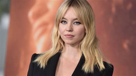 Sydney Sweeney Sensationnelle Dans Une Jupe Transparente