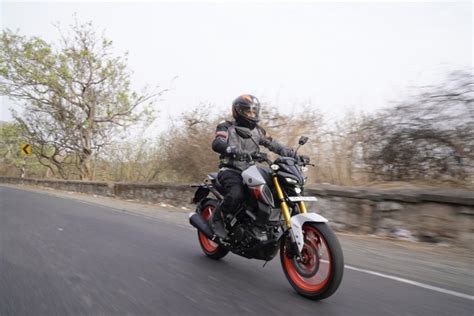 Yamaha Mt 15 Version 2 0 Road Test Review The Dark Side Of Japan Bike India