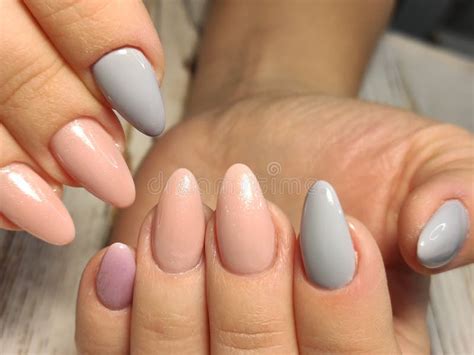 Diseño De Manicura Juvenil Hermosas Manos Femeninas Con Manicura Sexy