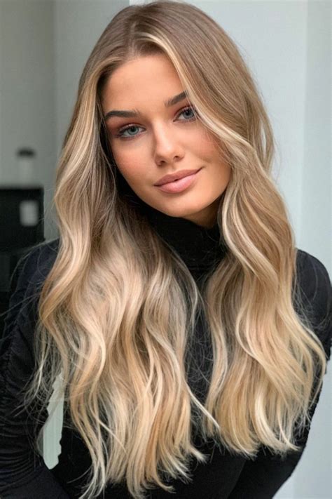 Blonde Haare mit Strähnen und hilfreiche Pflegetipps