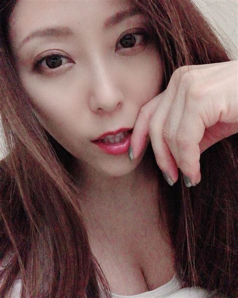 白木優子さんのインスタグラム写真 白木優子instagram「写真の撮り方忘れた。なんか画像悪いし。 まぁいいや。 おやすみ😌 今夜も