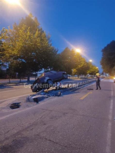 Pamukova girişinde feci kaza 3 yaralı Geyve Medya