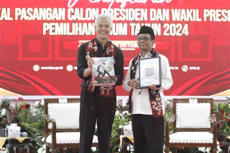 Pasangan Ganjar Mahfud MD Resmi Daftar Capres Cawapres Di KPU