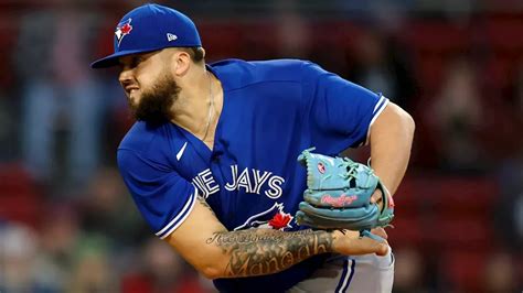 Blue Jays Pitcher Alek Manoah Departs With Right Elbow Discomfort