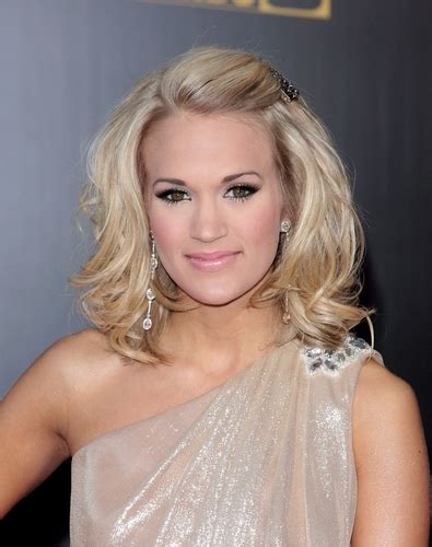 35 Carrie Underwood Hairstyles You Must Try For A Stunning Look Pinkvilla