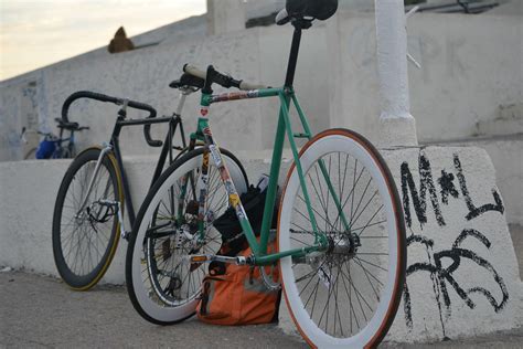 Los beneficios de montar una bicicleta de piñón fijo en un