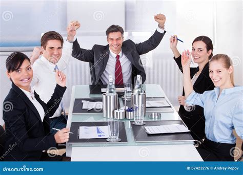 Grupo De Empresarios Felices Foto De Archivo Imagen De Feliz Brainstorming 57423276