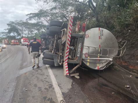 Carreta Tomba E Motorista Morre Esmagado Pela Cabine Na Br Em