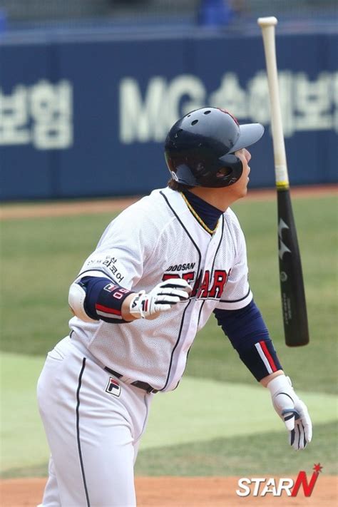 김현수 클레이 상대로 동점 투런포 작렬시즌 2호 파이낸셜뉴스