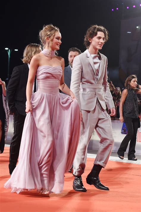 Timothée Chalamet et Lily Rose Depp coordonnent leurs looks à la Mostra