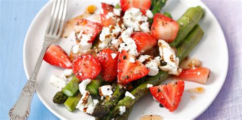 Salade d asperges et fraises à la feta facile découvrez les recettes