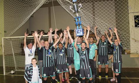 Categas vence Resenha e é campeão do Futsal Veterano de Picada Café