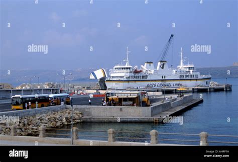 Marfa point ferry terminal malta hi-res stock photography and images ...