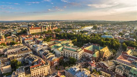 Smog Kraków staje się zieloną wyspą bez smogu ale mieszkańców