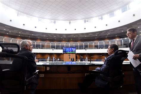 Deputados de Goiás aprovam lei que proíbe ideologia de gênero em escolas