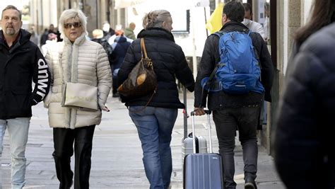 La Oferta De Vivienda De Alquiler Turístico En Santiago Multiplica Por Diez La De Larga Duración