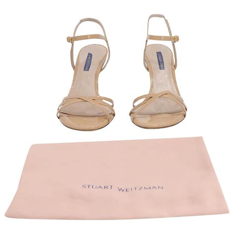 Stuart Weitzman Starla 80 Sandales à talons hauts en cuir verni nude