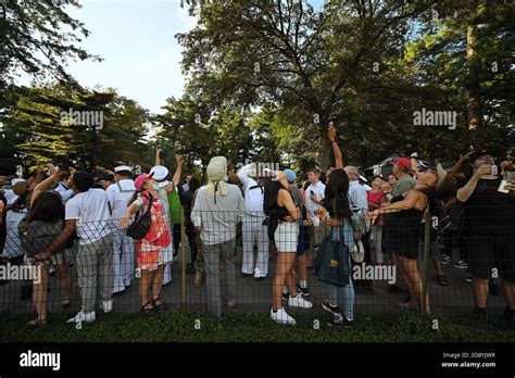 New York City USA 05th Aug 2021 Onlookers Look To The Sky As They