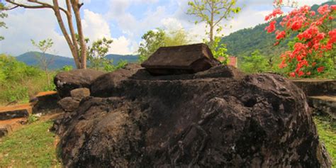 Kuburan Batu Sarkofagus Ai Renung Jejak Kehidupan Manusia Purba Di Sumbawa