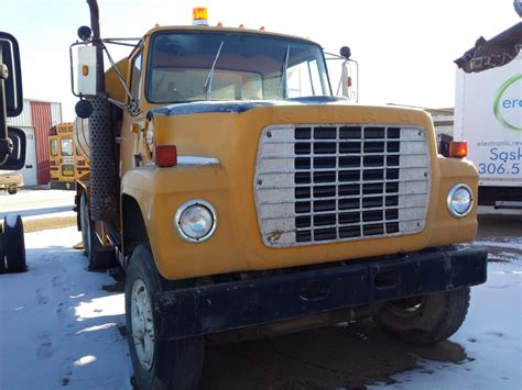 1975 Ford 8000 Salvage