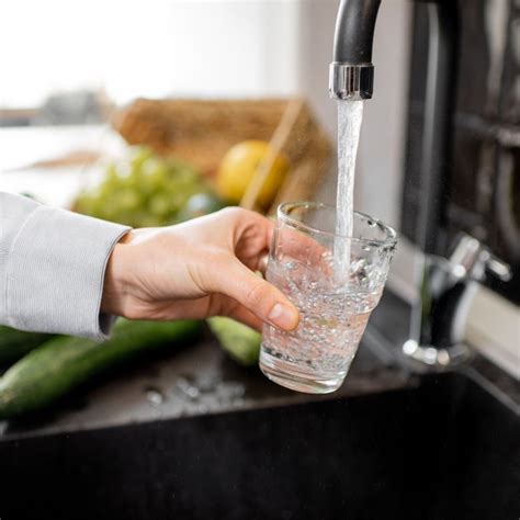 Cuál es la mejor agua para el consumo humano We School