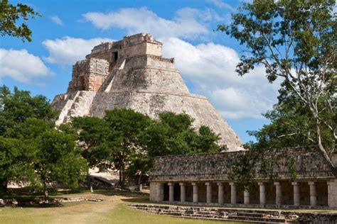 La Antigua Ciudad Maya De Uxmal Inmexico