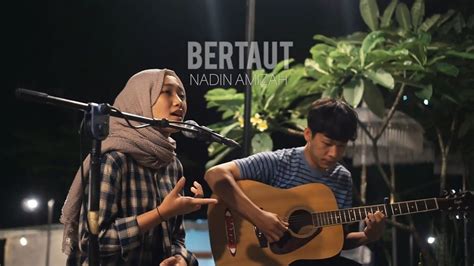 BERTAUT NADIN AMIZAH Cover Live By Aura Suaranya Paling Adem YouTube