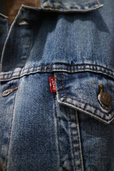 Jaket Jeans Levis Original Fesyen Pria Pakaian Baju Luaran Di Carousell